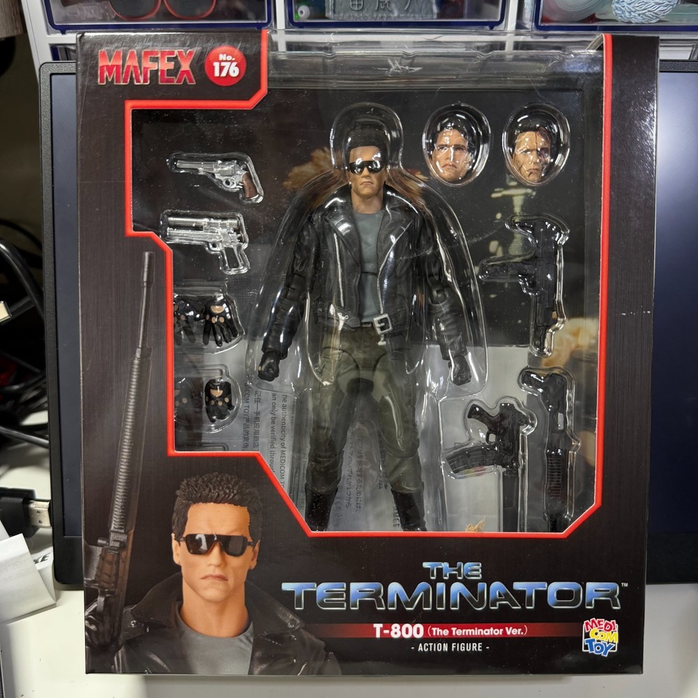 Medicom Toy MAFEX No.176 T-800 (The Terminator Ver.) USED U.S. SELLER
