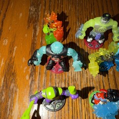 Akedo Ultimate Arcade Warriors Legends Of Akedo Lot Of 10 Figures 2 controllers