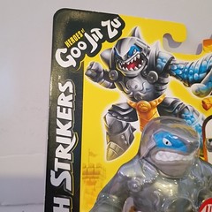 HEROES OF GOO JIT ZU SCRUNCHY ” THRASH “Stretchy Figure 4” (Ages 4+)