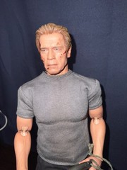 Hot Toys MMS307 Terminator T-800 Guardian Genisys 1/6 Figure Used Arnold