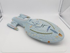 STAR TREK VOYAGER U.S.S. Voyager NCC-74656 Playmates 1995