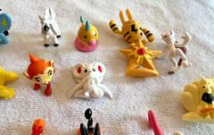 Lot of 20 – Pokémon PK China 1-3/4”- 2” Mini Figures variety