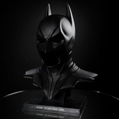 – DC Direct Batman: the Dark Knight (2008) Cowl Replica 1:1 Scale
