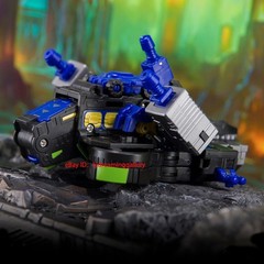 DR.WU DWE18E evil dragon 3.9in Limited Edition Collectible transforming toy