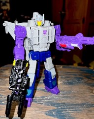 Transformers Legacy Evolution Deluxe Class Needlenose With Accessories