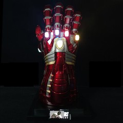 IN STOCK 1/1 Hulk Infinity Gauntlet Metal Wearable Action Figure Model Cosplay