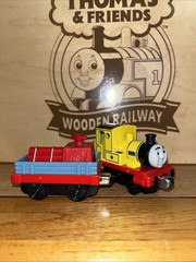 YELLOW RHENEAS THOMAS FRIENDS TRAIN Take N Play DIECAST NEW PAINT VARIANT !