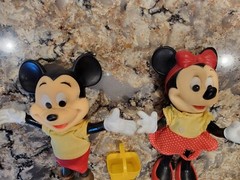 Vintage DISNEY PRODUCTIONS Mickey & Minnie Mouse Hard Plastic Dolls Clothes 8″