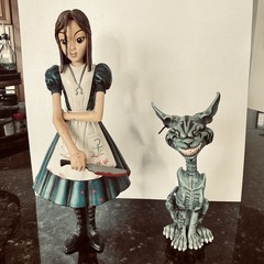 American Mcgee’s Alice and Cheshire Cat – EA 2000 Bloody Variant NO BOX