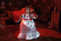 Mego Horror Wave 18 – The Conjuring Universe – Annabelle Comes Home 8″ Action Fi