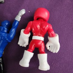 RANDOM LOT OF DIFFERENT ACTION FIGURES SEE PHOTOS FIGURES SHOW SIGN OF WEAR