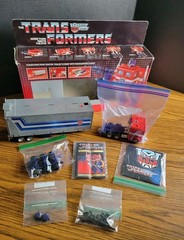 Vintage 1984 Hasbro TRANSFORMERS G1 Optimus Prime MIB Figure GENERATION ONE READ
