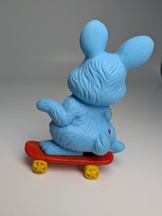 VINTAGE 1980s CARE BEARS COUSIN PVC MINI SWIFT HEART RABBIT ON SKATEBOARD
