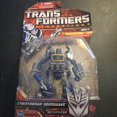 Transformers Generations Cybertronian Soundwave Deluxe Class MOSC Free Shipping