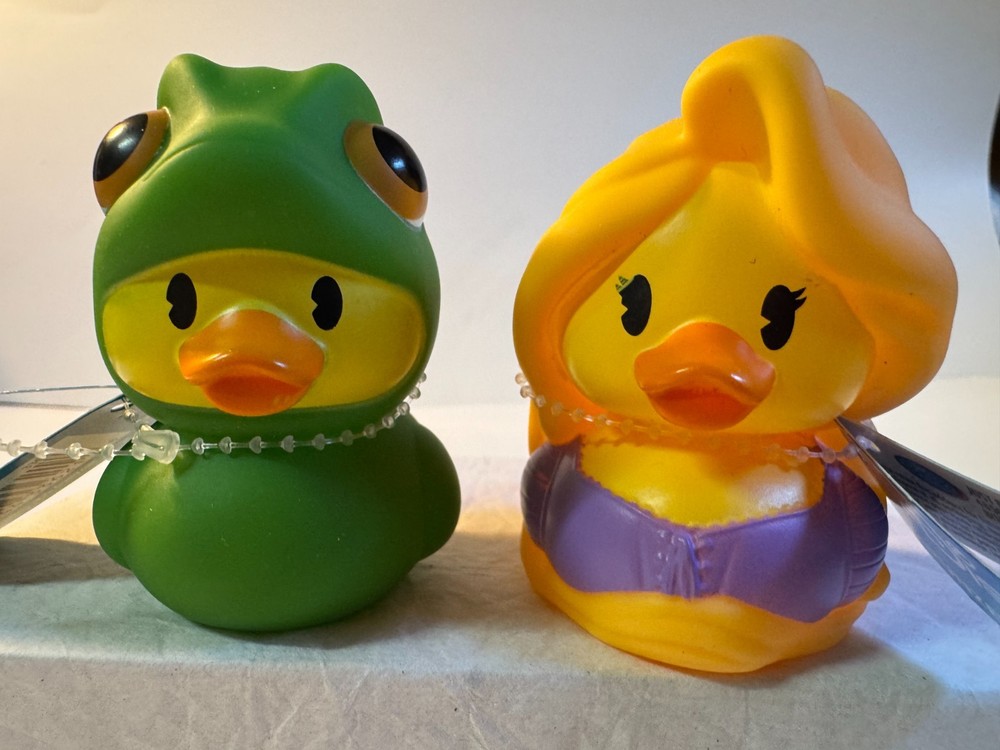 Disney Duckalooza TANGLED RAPUNZEL & PASCAL Rubber Duck 2.75″ – 3″ NWT