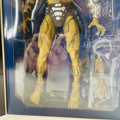 The Predator Assassin Predator Deluxe Action Figure w/Accessories Toy Gift Model