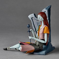 KAIYODO REVOLTECH TIM BURTON’S THE NIGHTMARE BEFORE CHRISTMAS SALLY 175mm