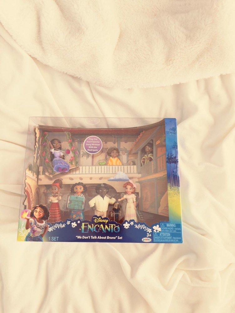 Disney Encanto Ultimate Madrigal Family Gift Set Action Figure – 10 Piece