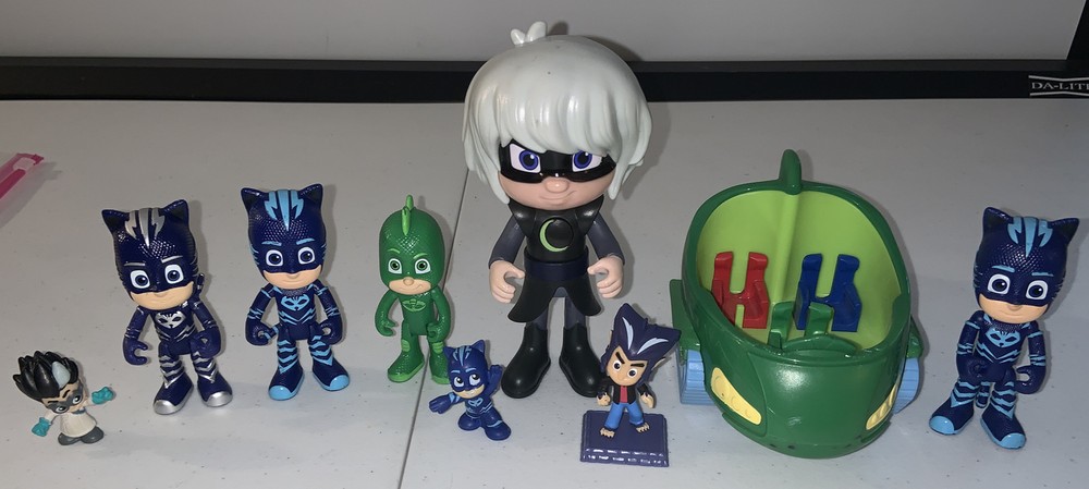 Rare PJ Masks Action Figure Lot w/ Vehicle !