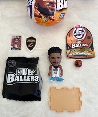 NEW Zuru Surprise NBA Ballers Cleveland Cavaliers Donovan MITCHELL 45 Basketball