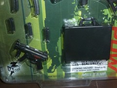 INTOYZ ARMED FORCES MP5K AND MP5KPDW CARDED WEAPONS 1/6TH SCALE