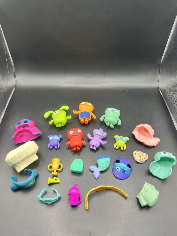 Ugly Dolls Uglyville Vinyl Plastic 3″ Figures Lot of 7 & plenty of accessories