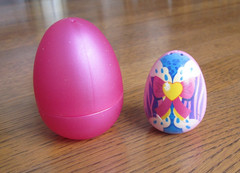 Hatchimals Colleggtibles Unhatched Season 6.5 Decorator Egg Yellow Heart Ribbon