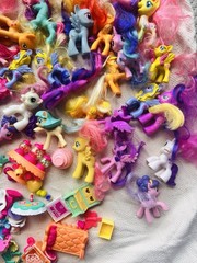Huge Mixed Lot My Little Pony, 72 Ponies Over 100 Various Accessories 3 Playsets