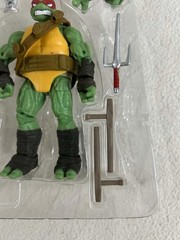 BST AXN TMNT Raphael IDW Comic Book Action Figure – Open Box Missing 1 Sai