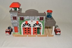 Vintage Thomas Friends Wooden Railway SODOR FIRE STATION Lights Siren Truck Tank