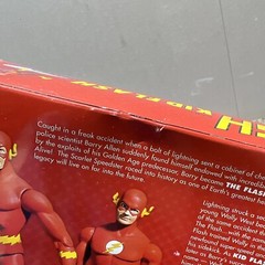 DC Direct Flash & Kid Flash Deluxe Action Figure boxed set w/ treadmill/ring