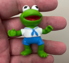 Kermit The Frog The Muppets Vintage (1986) Pvc Toy, and 2 Smurfs