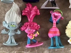 Lot of 10 DreamWorks Trolls World Tour Mini Figures