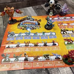 SKYLANDERS 🔥CLEARANCE Lot of 39 , instructions manual, poster and Travel Case