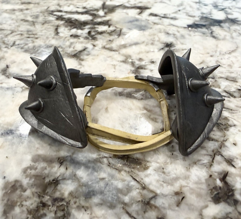 Xesray studio combatants Fight for Glory Spiked Pauldron Shoulder Armor 1/12