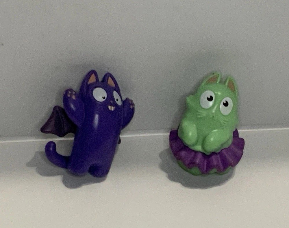 Lost Kitties Hasbro Boo-Ger Purple Cat Bat Gertrude Series 2 Figure Lot Of 2