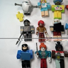 R0BL0X Toys Series Lot Of 12 Figures With Accessories No Codes