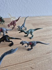 Jurassic World Battle Damage 14 Mini Dino Multipack Exclusive Dinosaurs