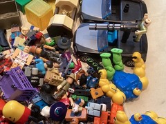 LOT OF 20+LBS OF ROBLOX FIGURES PARTS & PIECES-free shipping