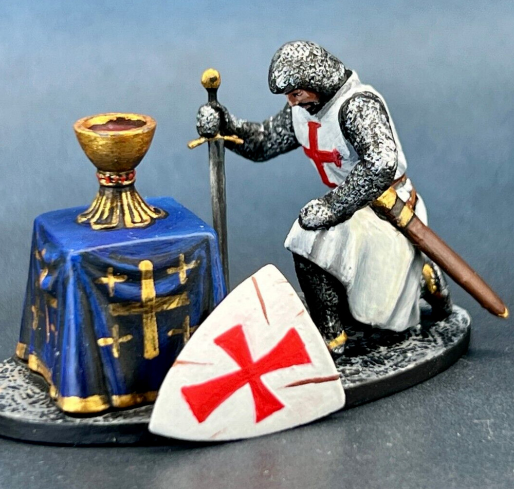 Action Figure Templar Knight with the grail Collectible Miniature Painted 40mm