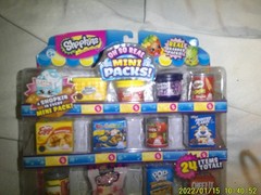 IN ORIGINAL PACKAGE COLLECTIBLE SHOPKINS MINI PACKS ADVERTISING