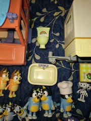 Huge Disney Bluey Playset Lot. 21 Figures, Houses, Vehicles & Accessories