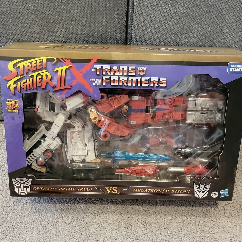 Takara Tomy Transformers x Street Fighter II Optimus Prime vs Megatron Set