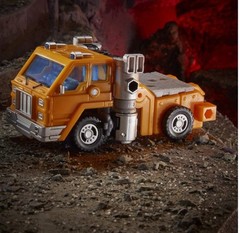 Transformers War for Cybertron Kingdom Huffer Figure