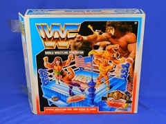 WWF WWE HASBRO RING UNUSED WITH BOX 1991 UK EDITION WITH BLACK SQUARE POSTS