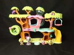 LPS Magic Motion Treehouse with Littlest Pet. Shop animals and accessories.
