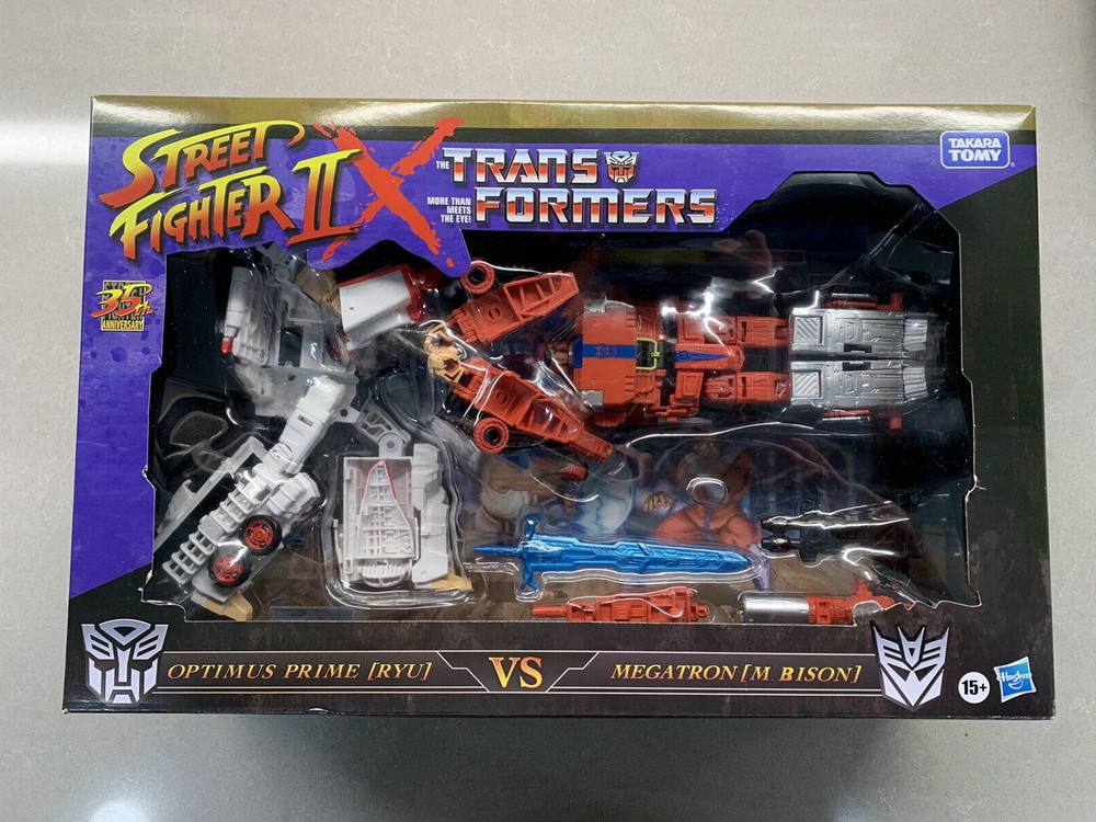 Transformers Street Fighter II 35TH Optimus Prime RYU vs Megatron BISON TAKARA