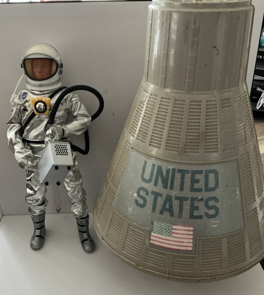 1/6 Scale HASBRO G.I. JOE ASTRONAUT AND UNITED STATES US SPACE CAPSULE