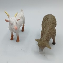 Goat Lamb Sheep Plastic Action Figure Lot of 2 Diorama