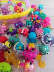 Hatchimals Colleggtibles Lot 67 Pieces Mixed Assorted Mini Figures With Basket